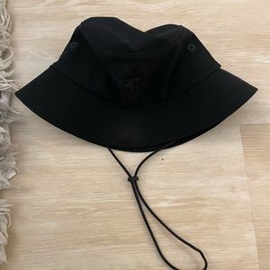 Arc’teryx bucket hat